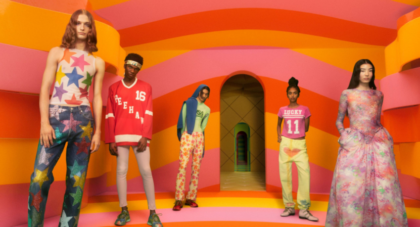 Gucci Vault metaverse display of models 